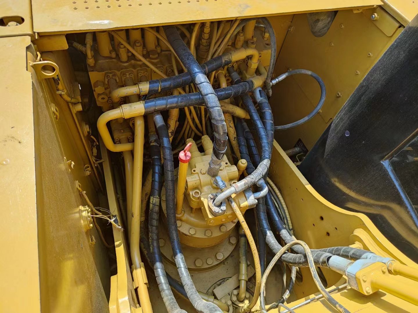 Used caterpillar 323d excavator