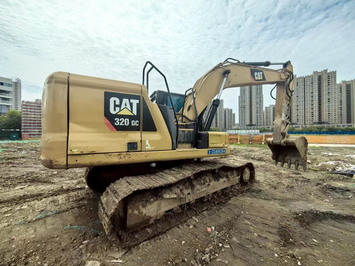 Used caterpillar 320gc excavator