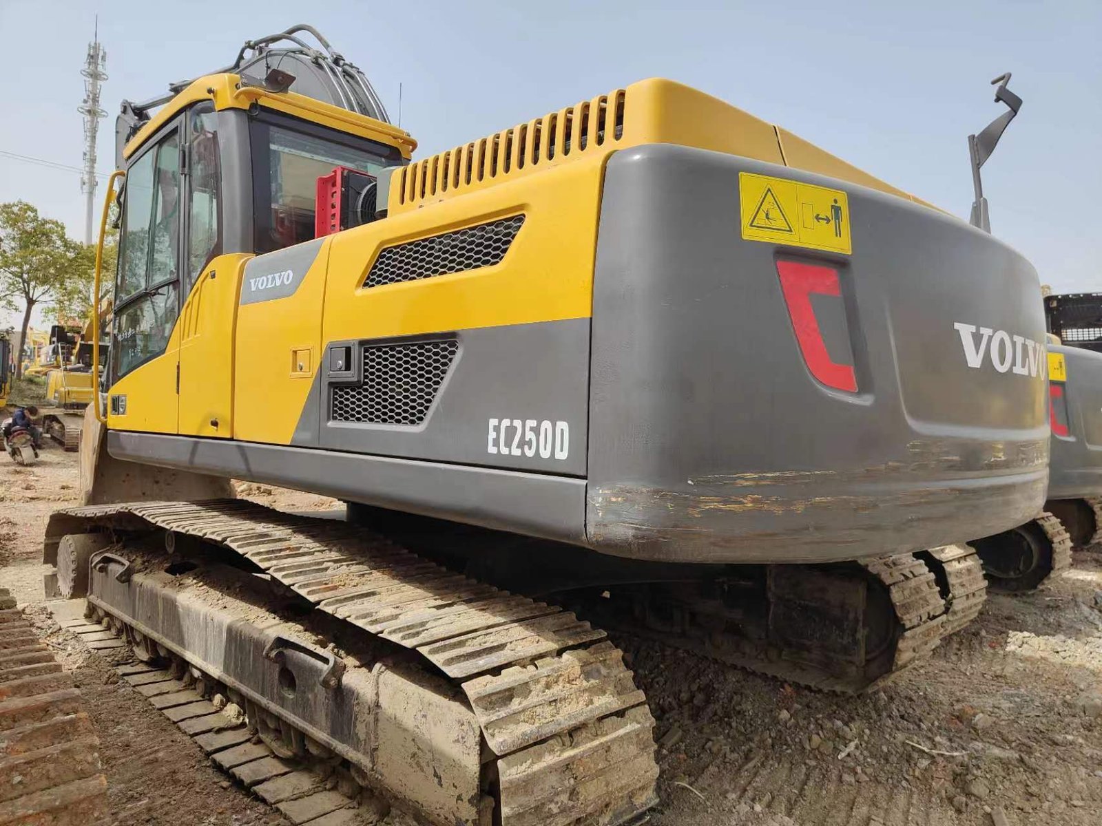 Used VOLVO EC250 excavator