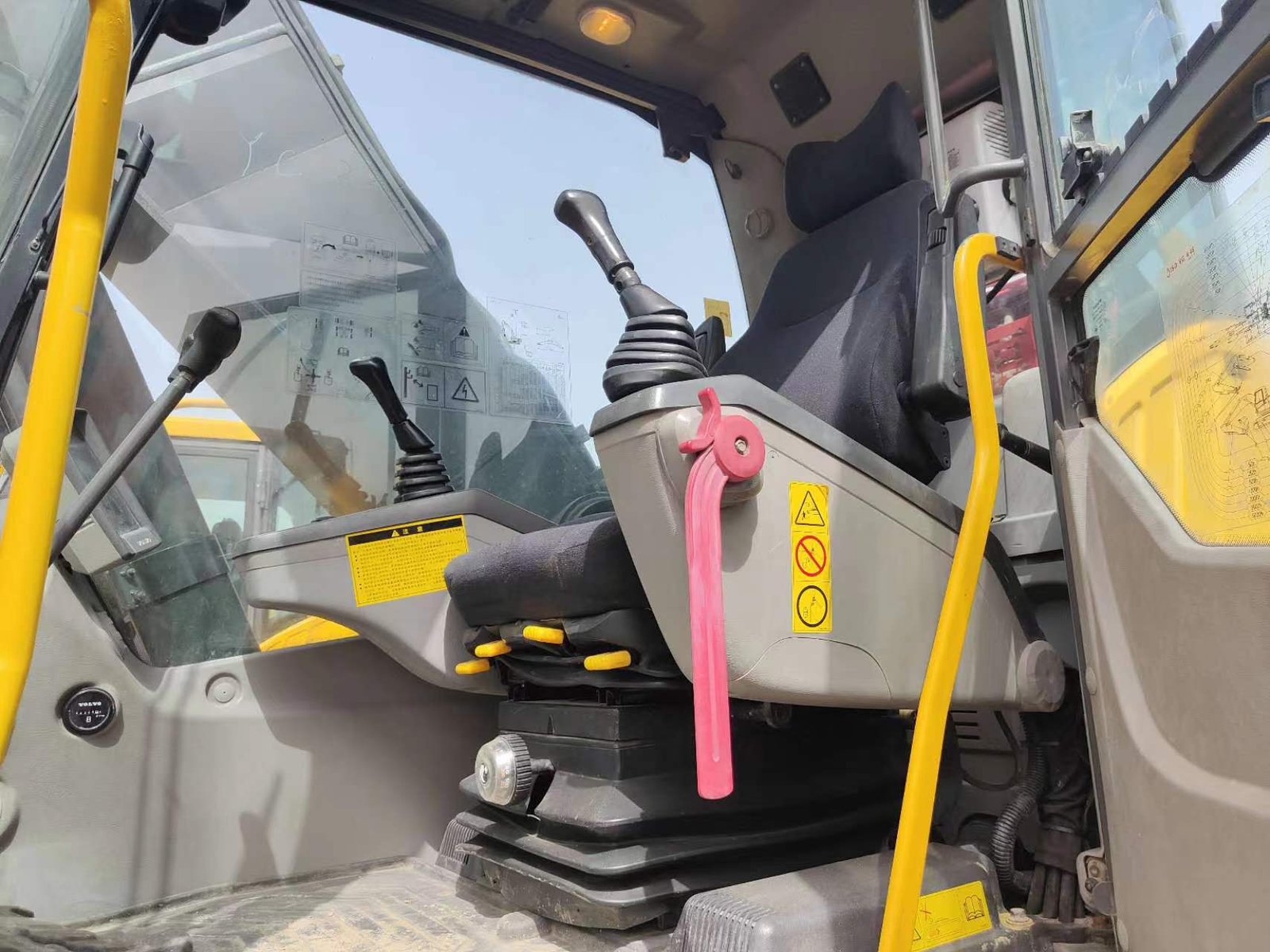 Used VOLVO EC250 excavator