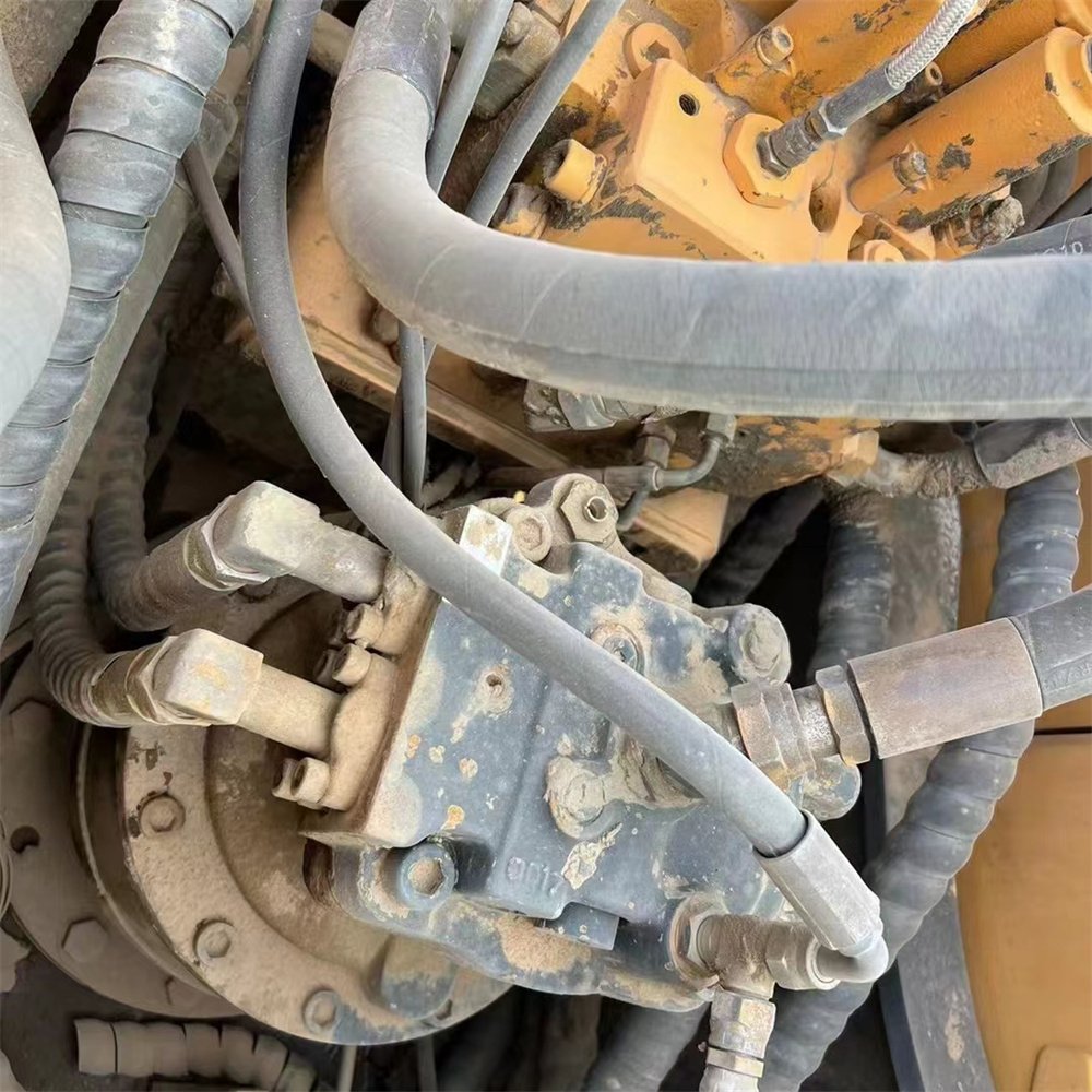 Used Hyundai 215-9 excavator