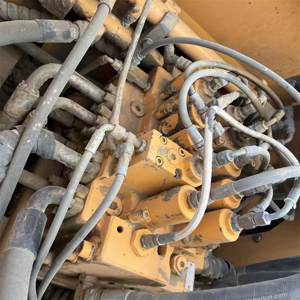 Used Hyundai 215-9 excavator