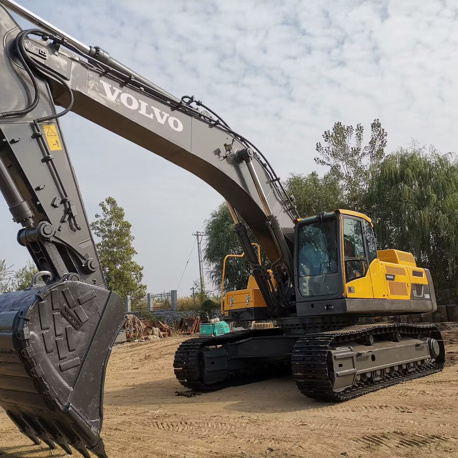 Used VOLVO EC480 excavator
