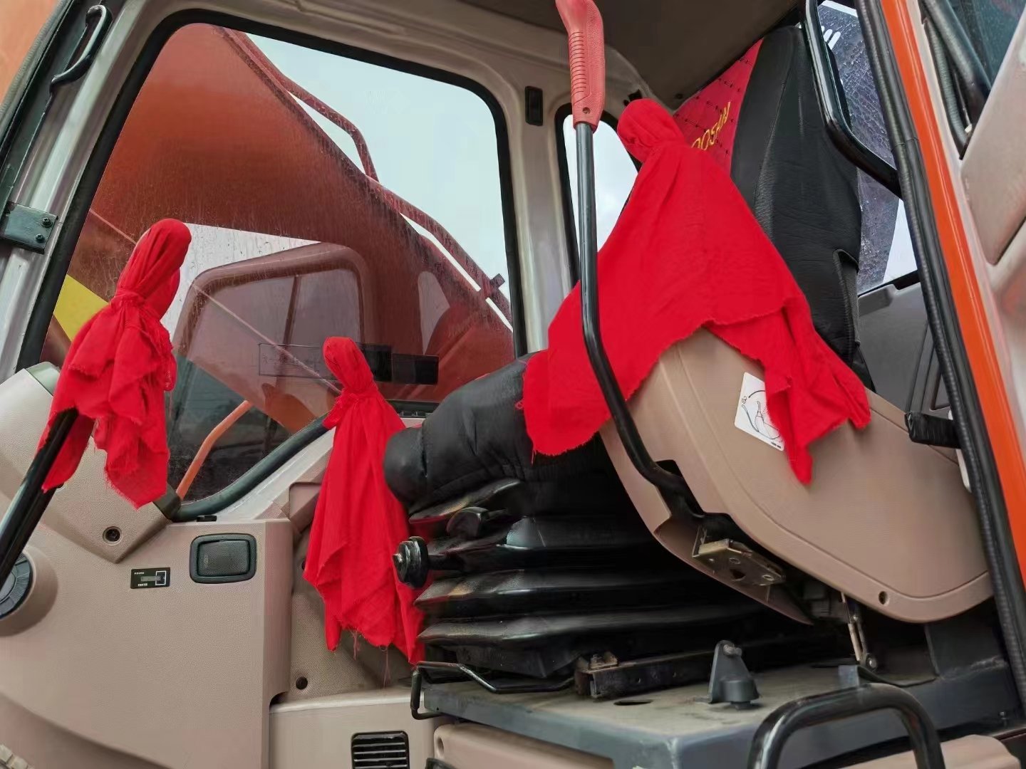 Used Doosan DH220 excavator