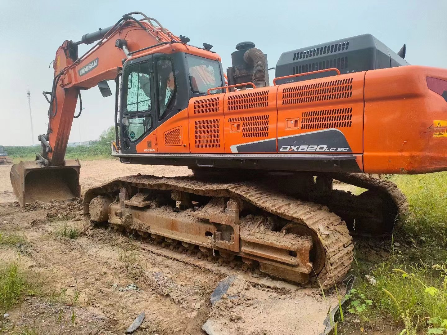  Use Doosan DX520 excavator
