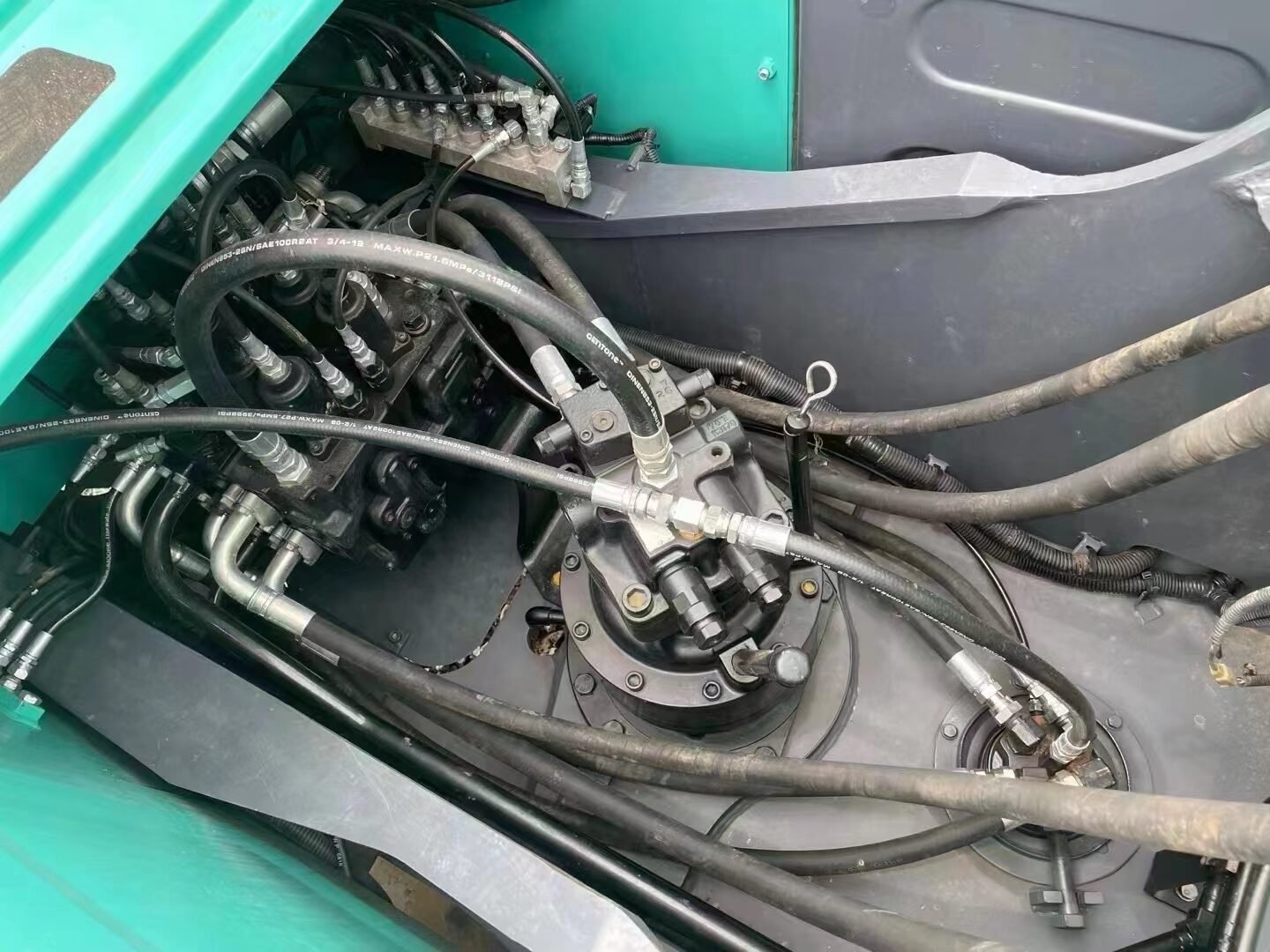 Used Kobelco sk210 excavator