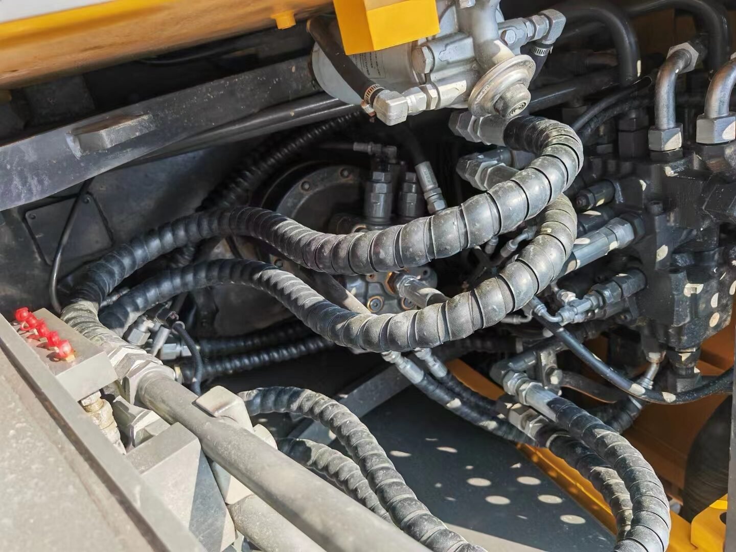 Used VOLVO EC140 excavator
