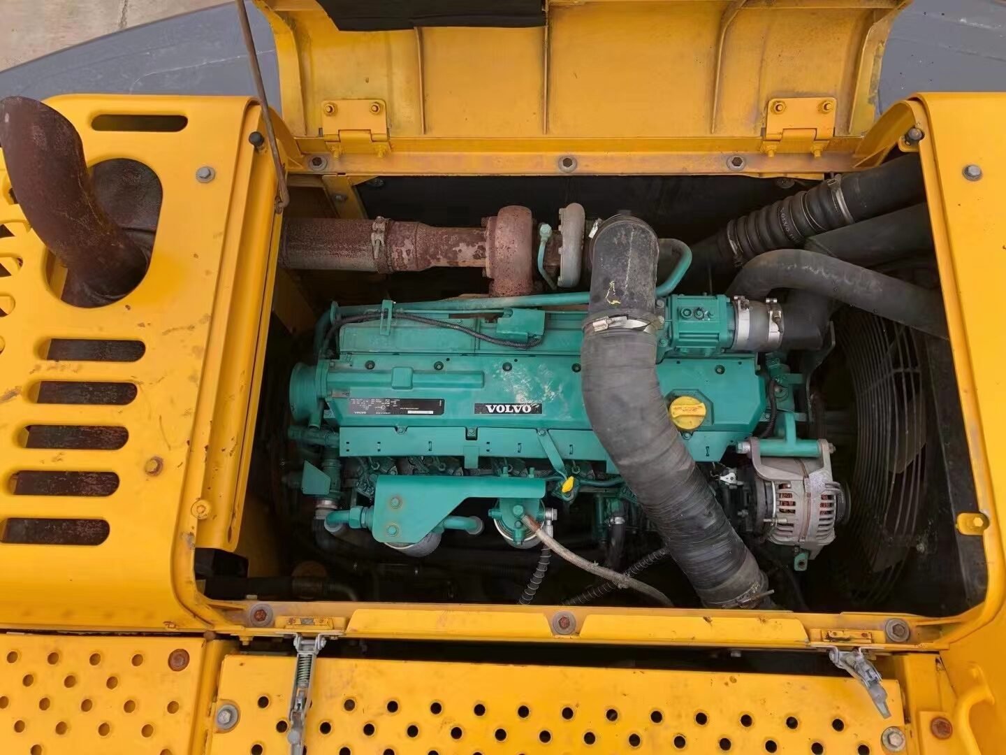Used VOLVO EC290BLC excavator